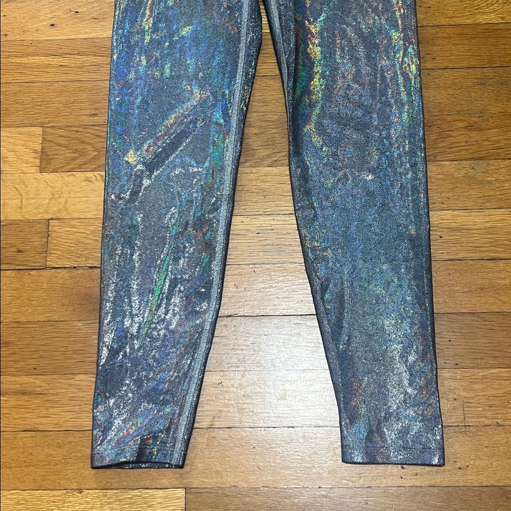 Heroine Sport The Marvel Metallic Leggings in Platinum, size Medium - Picture 5 of 14